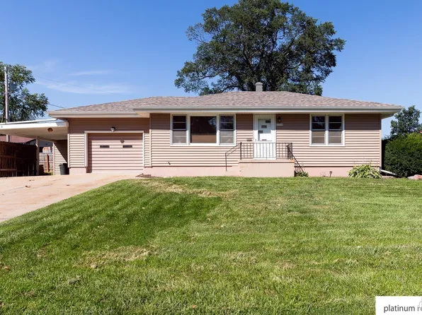 5604 Woodlawn Ave, Ralston, NE 68127