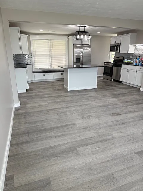 3 bed, 1026 sqft, $2,100 — Photo 4