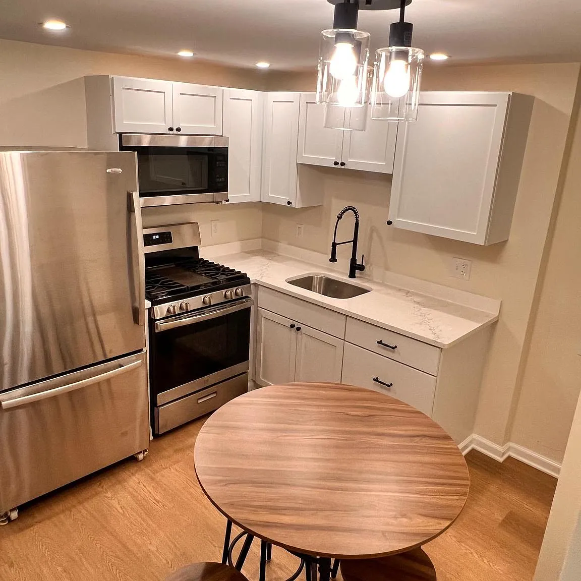 3 bed, 2.0 bath, 1250 sqft, $1,750 — Photo 1