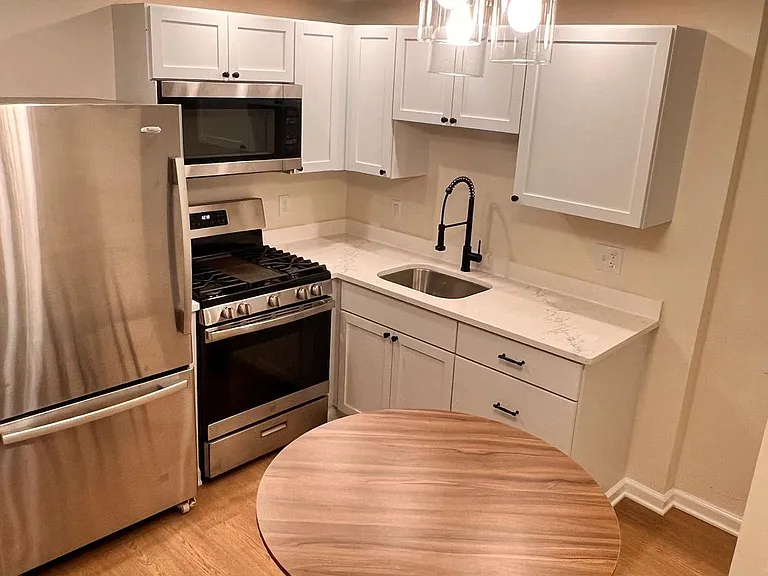 1704 Tulip St — Photo 1