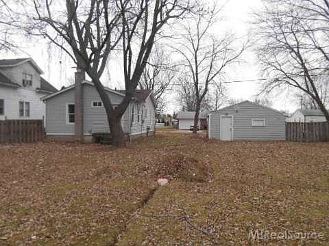 3rd image of 18509 Beechwood St