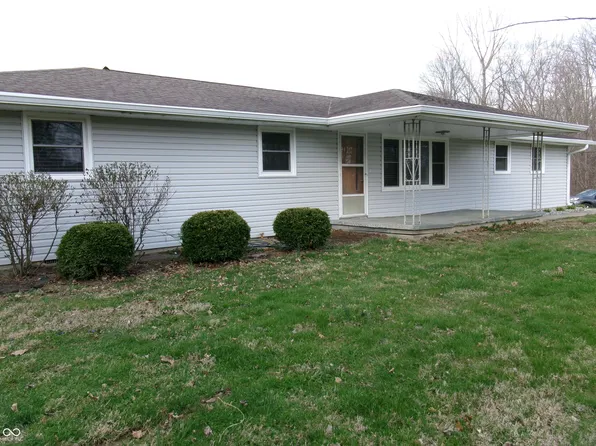 5453 S Holiday Dr, Crawfordsville, IN 47933