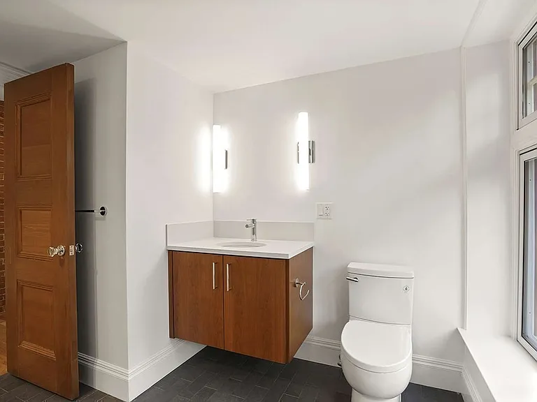 165 Winthrop Rd #D — Photo 34