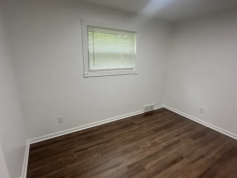 726 Rodney St — Photo 8