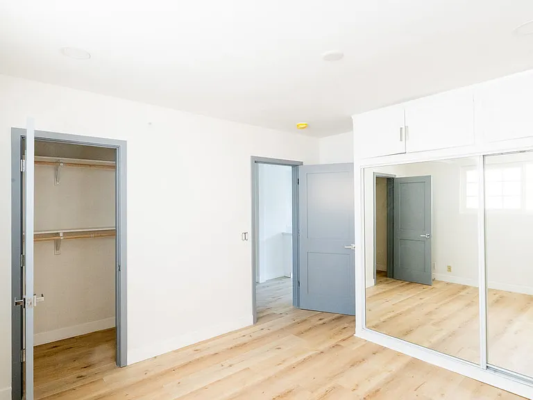 835 S Sherbourne Dr #12 — Photo 3