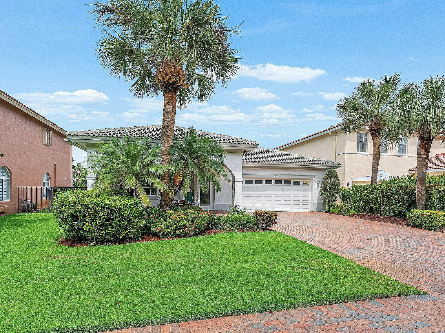 3 bed, 2.0 bath, 2251 sqft, $3,400 — Photo 3