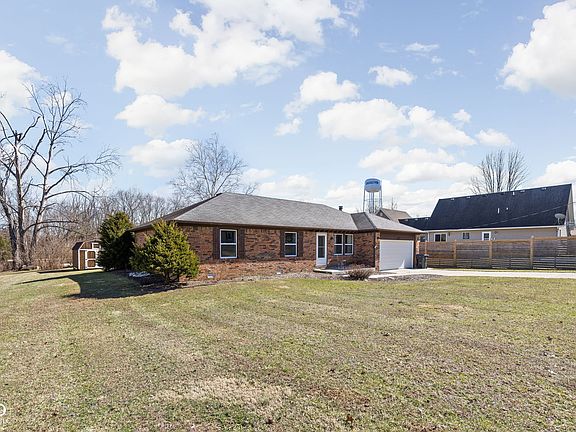 5th image of 297 Fields Ave