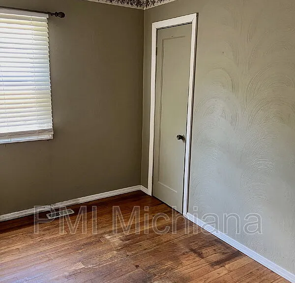 1829 S Jackson St — Photo 12