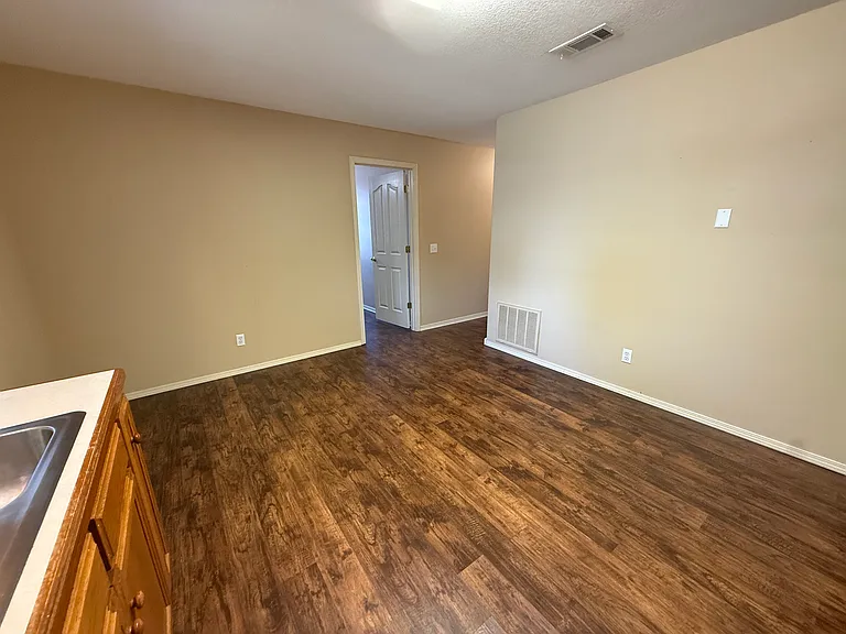 2618 W C St — Photo 22