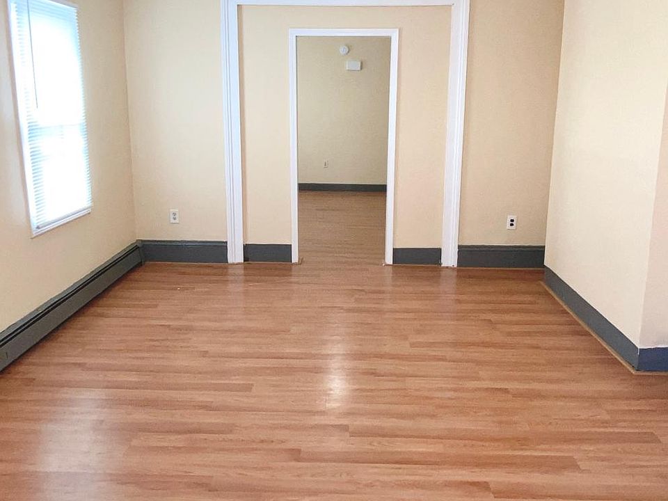Door leading into dinning room