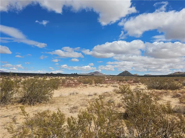 400 Porter St, Lucerne Valley, CA 92356