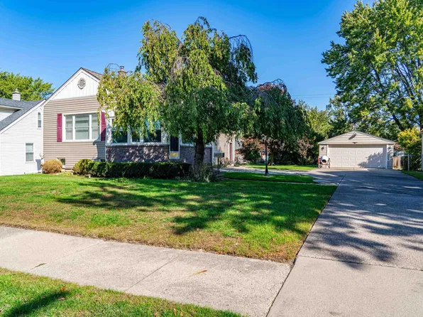 21931 Elizabeth St, Saint Clair Shores, MI 48080