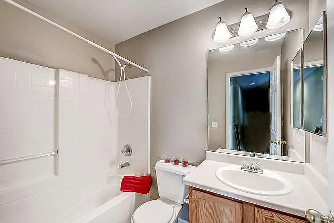 2nd Floor Full Bath