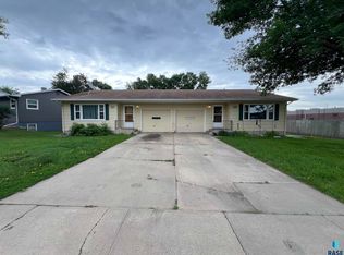 3212 S O'Gorman Dr, Sioux Falls, SD 57105