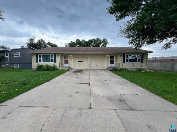 3212 S O'Gorman Dr, Sioux Falls, SD 57105
