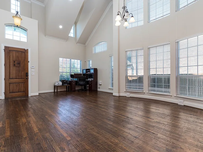 2555 Hannah Cir — Photo 6