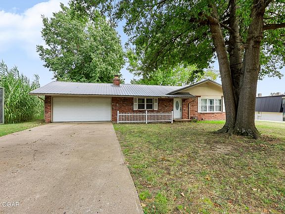 2nd image of 3918 College View Dr