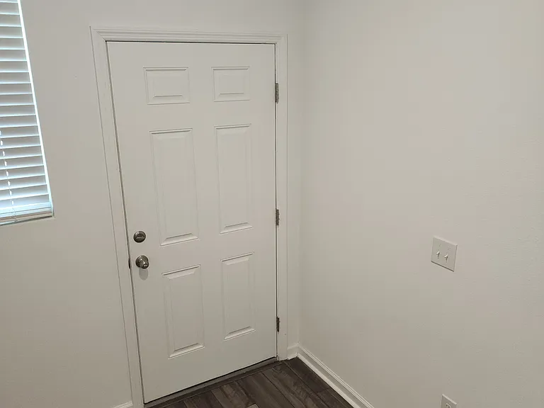 11805 Sylvia St — Photo 18