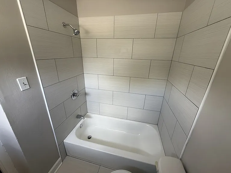 2086 Hubert Ave #5 — Photo 13