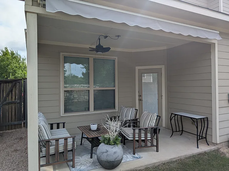 909 Crystal Brook Cv — Photo 20