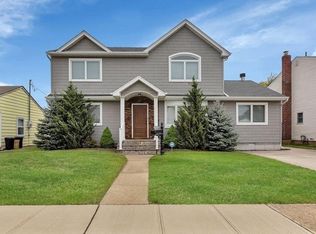 15 Devon Rd, Bethpage, NY 11714