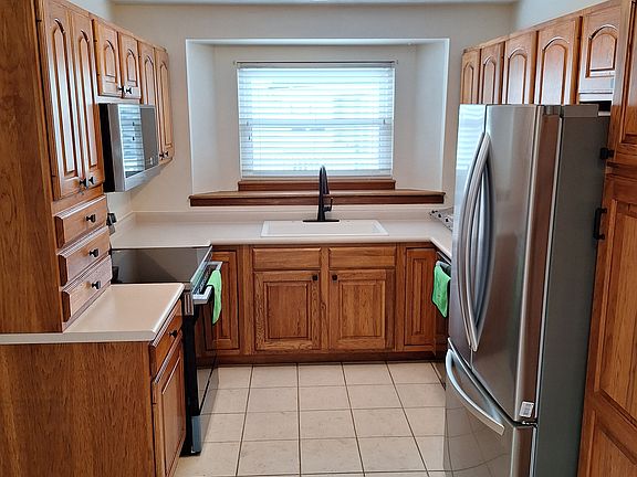 3rd image of 9441 Bridgewater Cir