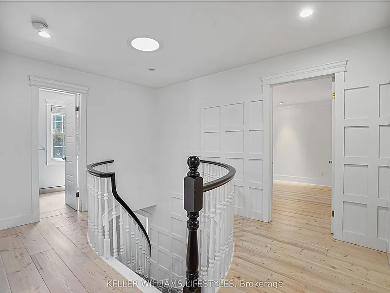 1713 Phillbrook Cres — Photo 25