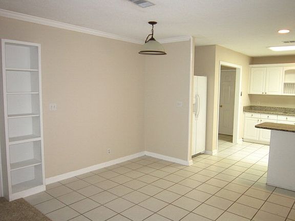 4th image of 230 Menendez Ave