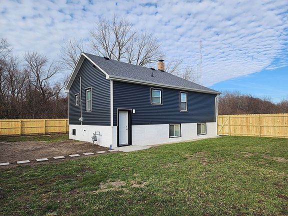 2nd image of 3362 Virginia St