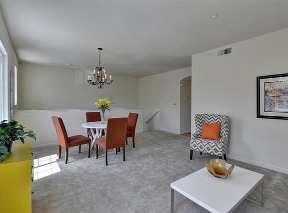 4th image of 319 Marble Arch Ave