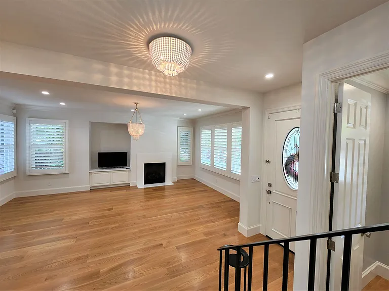 903 Ramona St — Photo 4
