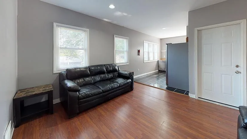 4 bed, 1.5 bath, 1550 sqft, $2,900 — Photo 2