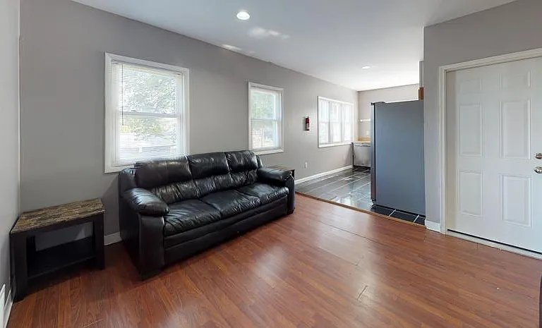 201 Comstock Ave #1R — Photo 2