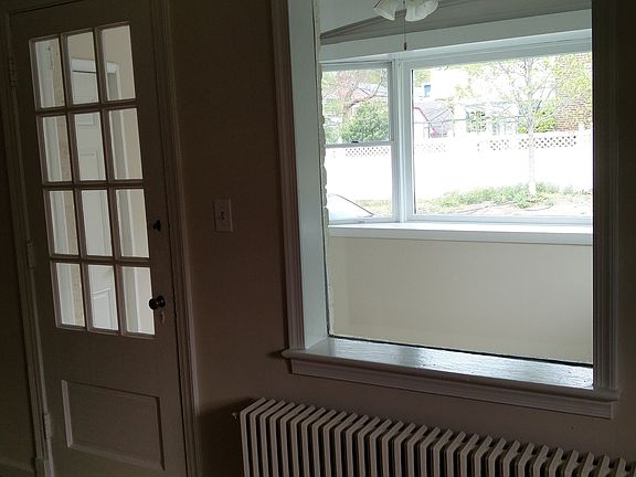 Sun room from front door