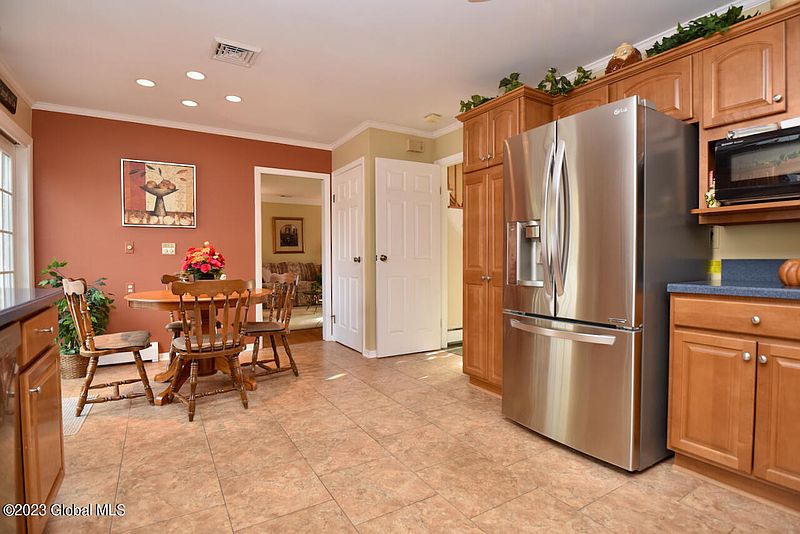 5th image of 18 Eldorado Drive