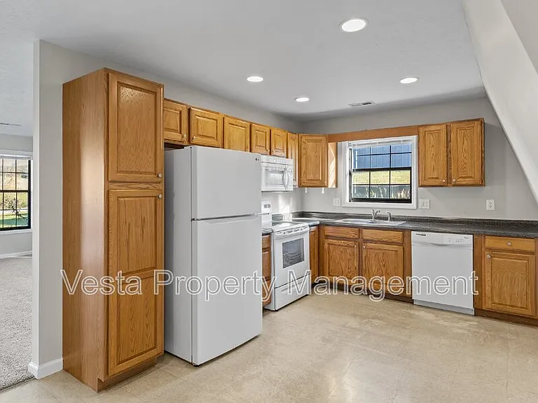 588 Ray Hill Rd #A — Photo 43