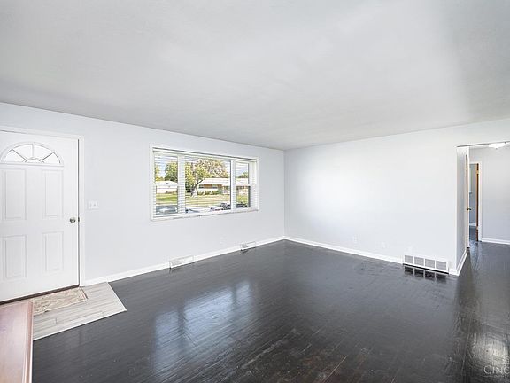 4th image of 204 Sunset Ave