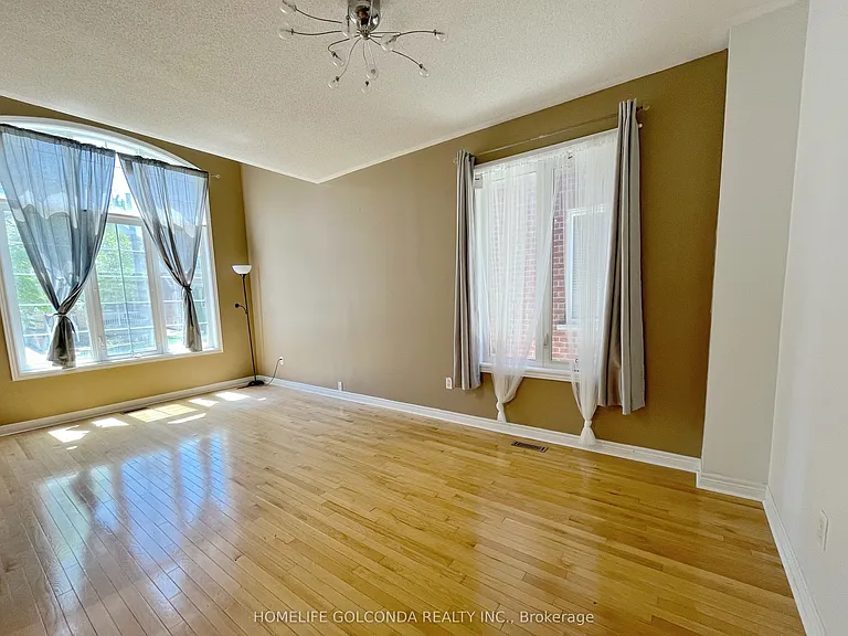 28 Barnstone Dr — Photo 3