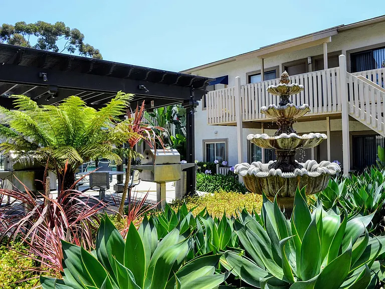 La Jolla Canyon Apartments — Photo 22