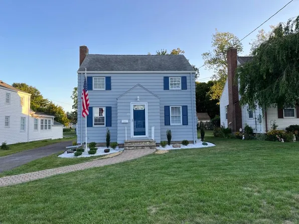 143 Elmfield St, West Hartford, CT 06110