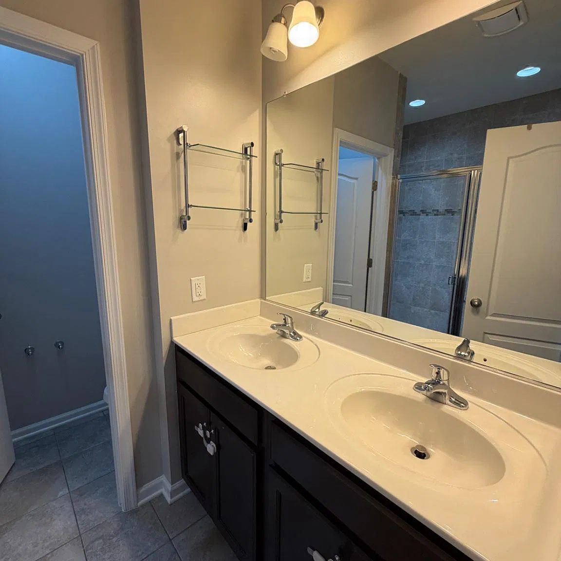 4 bed, 3.5 bath, 2412 sqft, $2,800 — Photo 4
