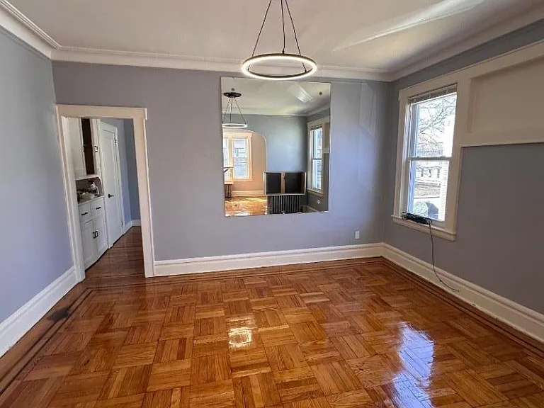 83 Aldine St #2R — Photo 5