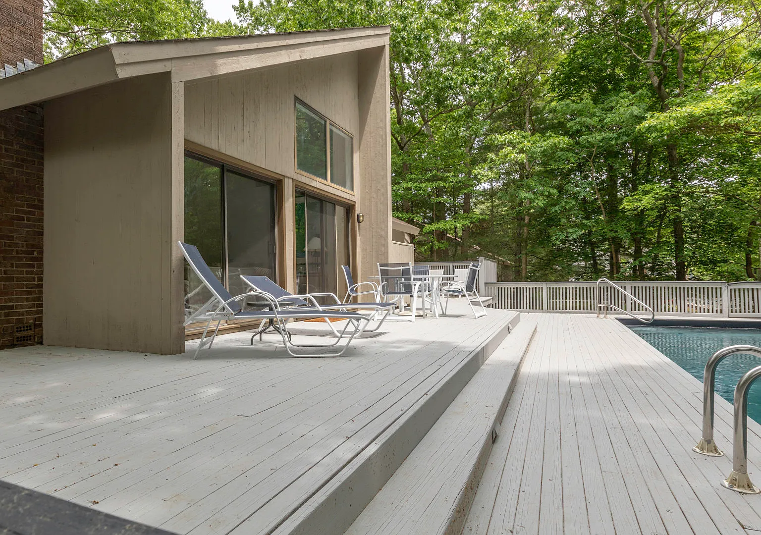 Newly Renovated East Hampton Home with Private Heated Pool — Photo 2