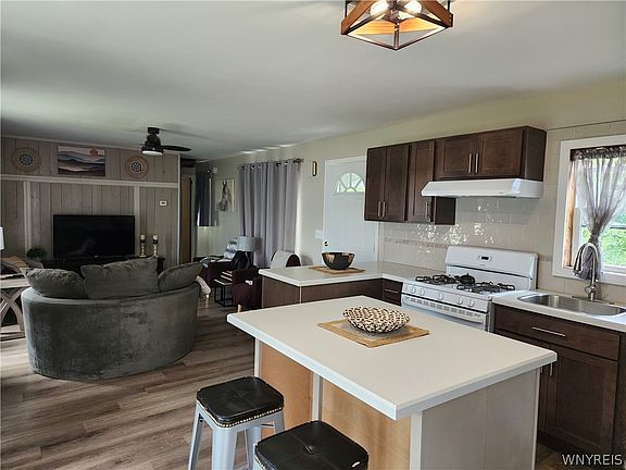 5th image of 30 Foster Ridge Dr
