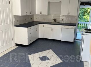 28 4th St #2, Taunton, MA 02780