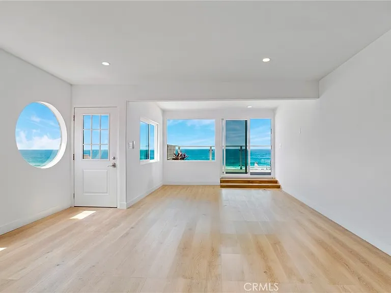 3600 The Strand #C — Photo 1