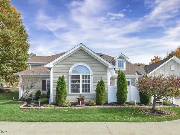 402 Houghton Rd #15, Northfield, OH 44067