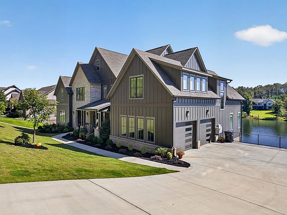 5th image of 2044 Blackridge Rd
