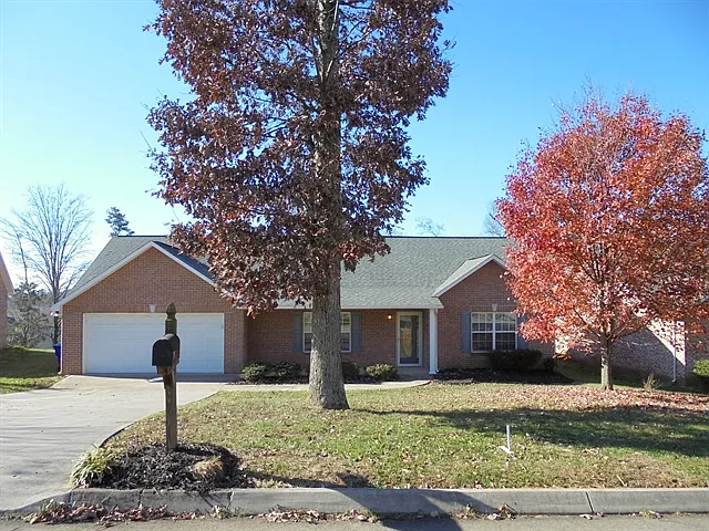 3 bed, 2.0 bath, 1452 sqft, $2,135 — Photo 1