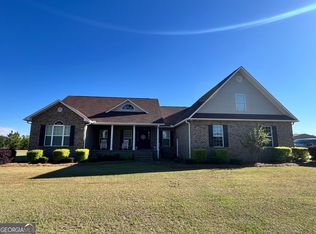 946 Old Savannah Rd, Ailey, GA 30410
